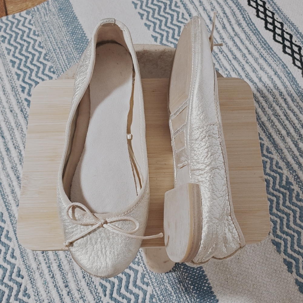 Vintage Zara Bow Tie Front Ballet Flats in Metallic Cream- Size 38 Euro